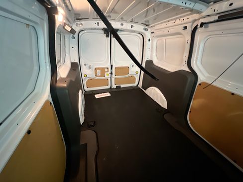 Used 2020 Ford Transit Connect XL image 32