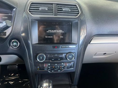 Used 2019 Ford Explorer XLT w/ Equipment Group 201A FWD image 10