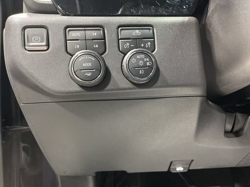 Used 2022 Chevrolet Silverado 1500 LT Trail Boss w/ Protection Package AWD/4WD image 13