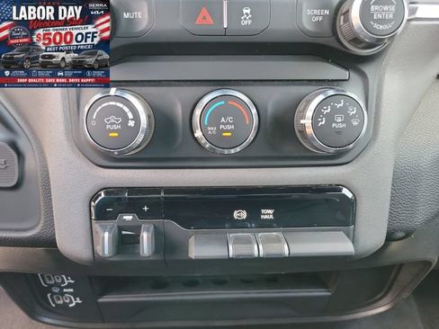 Used 2024 RAM 3500 Big Horn AWD/4WD image 21