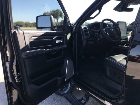 New 2025 RAM 2500 Laramie AWD/4WD image 12