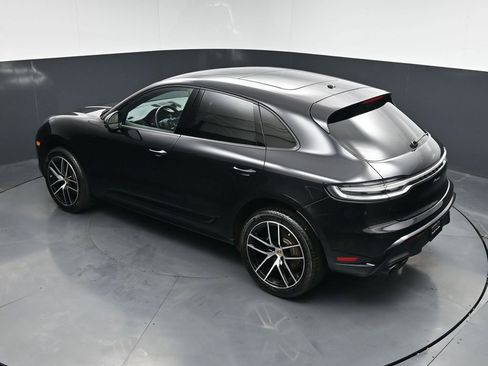Certified 2025 Porsche Macan AWD/4WD image 18