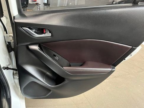 Used 2017 MAZDA MAZDA3 Grand Touring w/ Premium Equipment Package FWD image 13