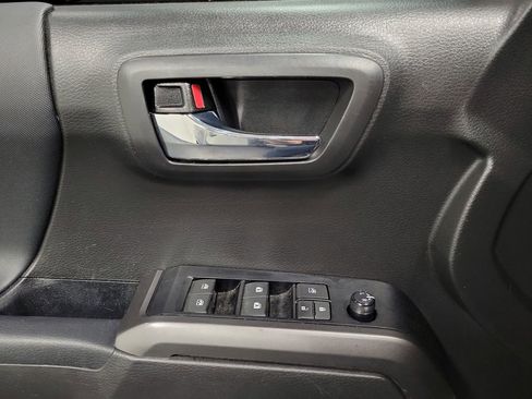 Used 2023 Toyota Tacoma TRD Off-Road image 18