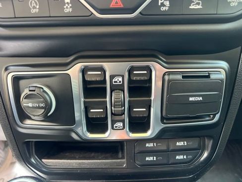 Used 2021 Jeep Wrangler Unlimited Sport AWD/4WD image 27