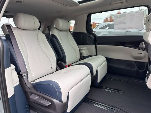 New 2026 Kia Carnival SX Prestige FWD image 17