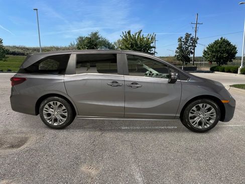 New 2026 Honda Odyssey Touring image 8