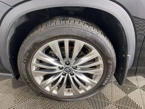 Used 2023 Toyota Highlander Platinum AWD/4WD image 11