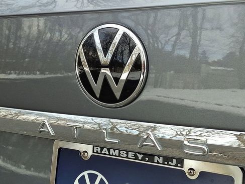 Certified 2022 Volkswagen Atlas Cross Sport SE image 31