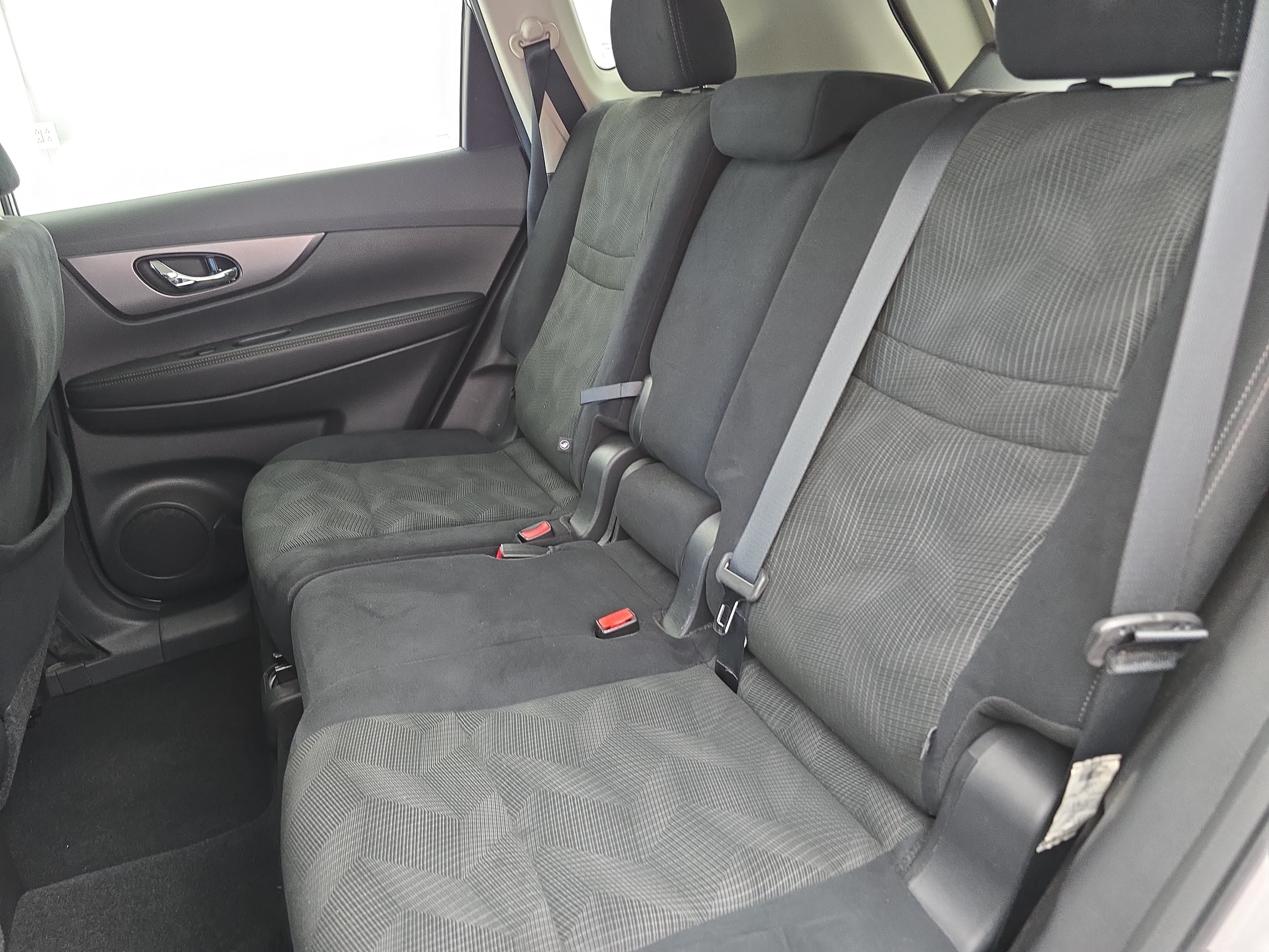 Used 2015 Nissan Rogue SV FWD image 13