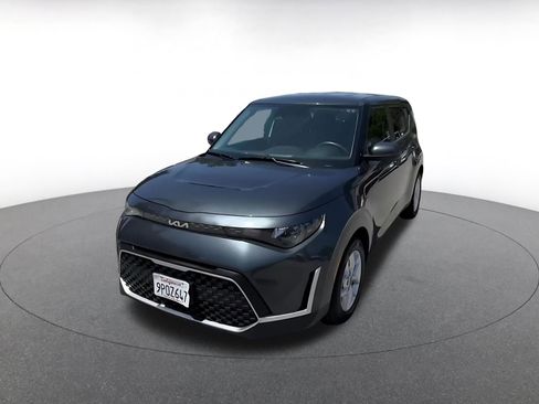 Used 2025 Kia Soul LX w/ LX Technology Package FWD image 7