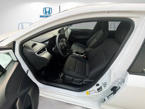 Used 2025 Toyota Corolla LE FWD image 18