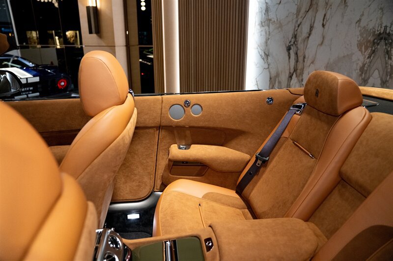 Used 2021 Rolls-Royce Dawn RWD image 18