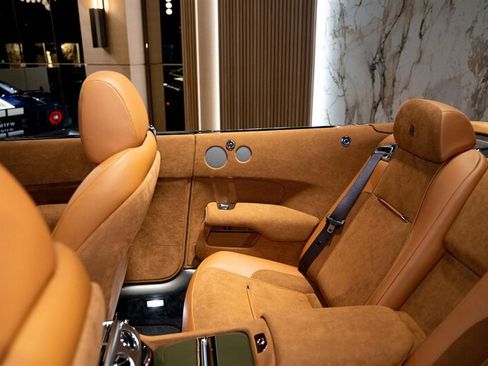 Used 2021 Rolls-Royce Dawn RWD image 18