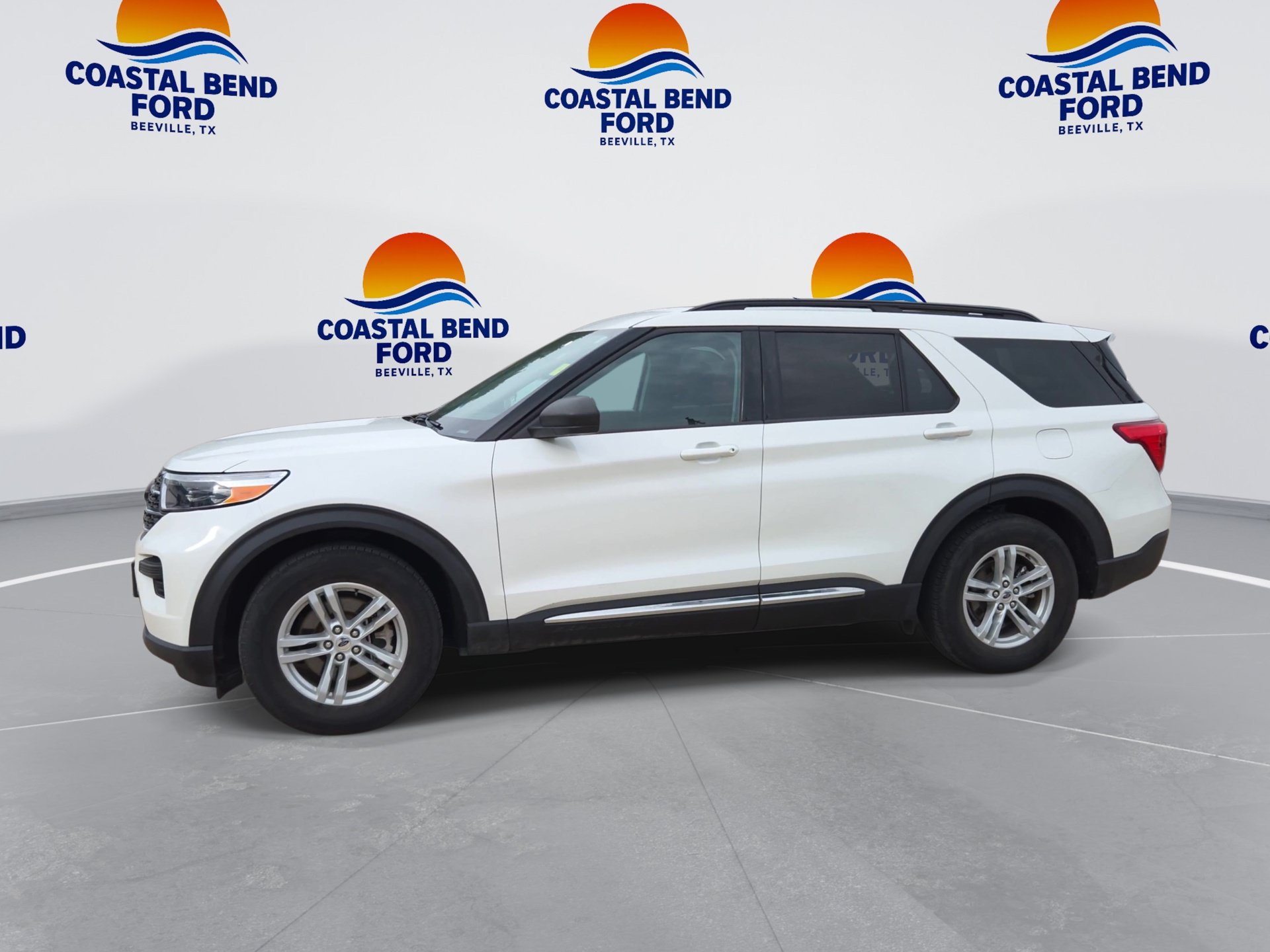 Used 2024 Ford Explorer XLT RWD image 4