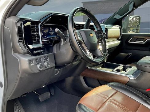 Used 2024 Chevrolet Silverado 2500 High Country w/ High Country Premium Package AWD/4WD image 18
