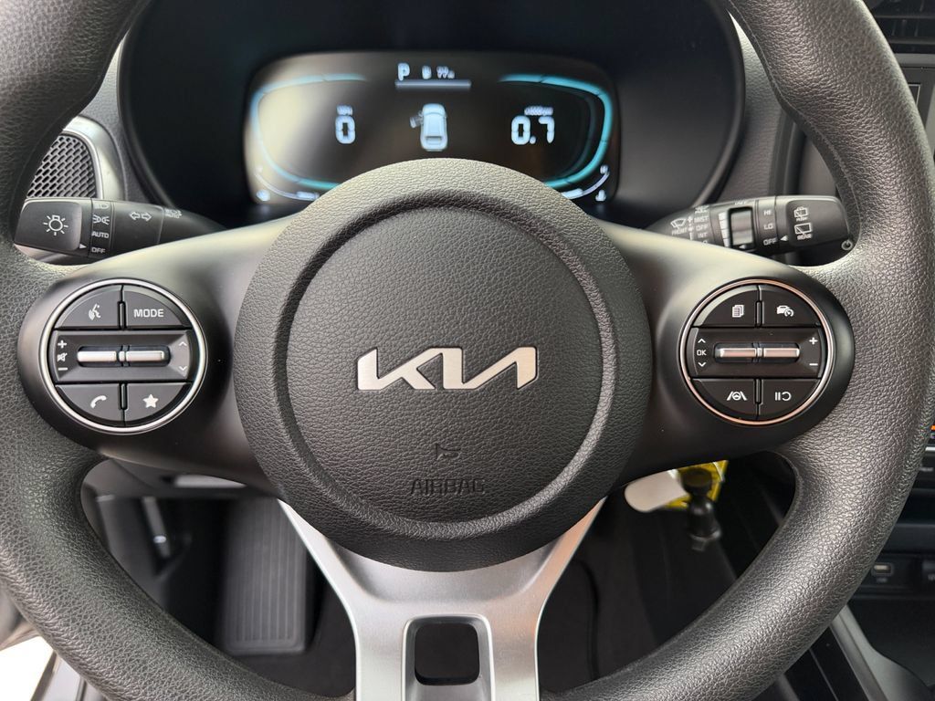 Used 2025 Kia Soul LX w/ LX Technology Package FWD image 19