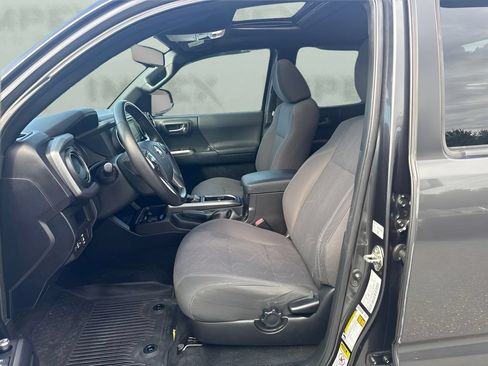 Used 2016 Toyota Tacoma SR5 RWD image 5