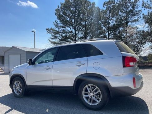 Used 2015 Kia Sorento LX image 6