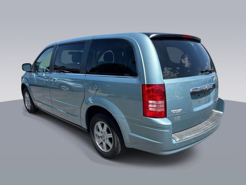 Used 2010 Chrysler Town & Country LX w/ PWR Convenience Group FWD image 5
