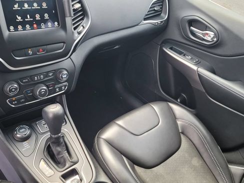 Used 2019 Jeep Cherokee Latitude Plus w/ Cold Weather Group AWD/4WD image 23