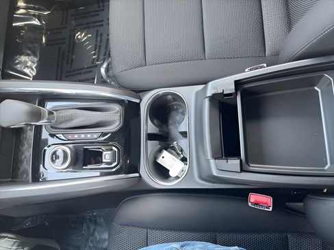 New 2025 GMC Canyon Elevation w/ Convenience Package image 33