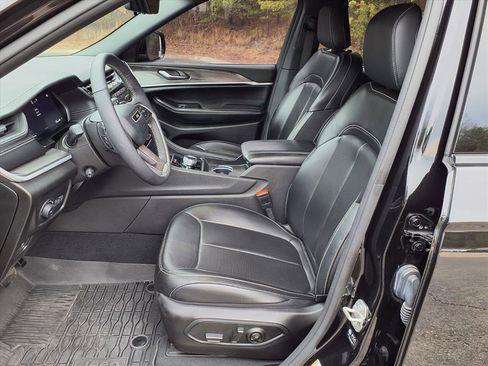 Used 2024 Jeep Grand Cherokee L Limited w/ Luxury Tech Group II image 12