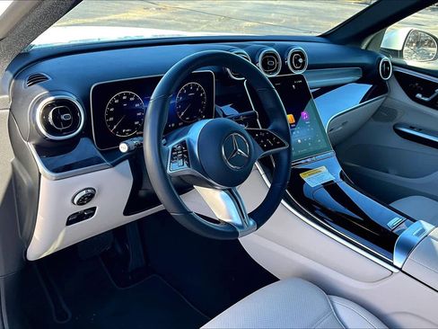 Used 2025 Mercedes-Benz GLC 300 4MATIC image 18