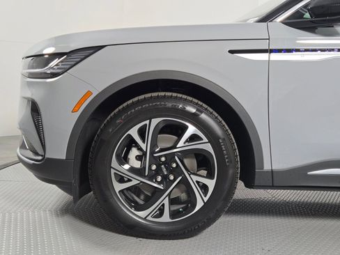 New 2026 Lincoln Nautilus Premier AWD/4WD image 11