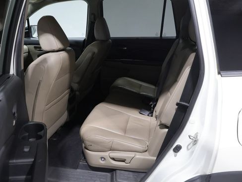 Used 2017 Honda Pilot Touring image 18