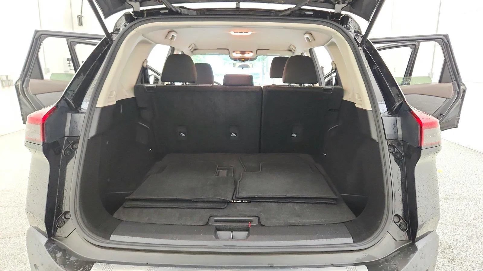 Used 2023 Nissan Rogue SV AWD/4WD image 36