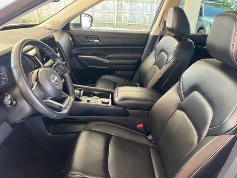 Certified 2023 Nissan Pathfinder SL w/ SL Premium Package AWD/4WD image 4