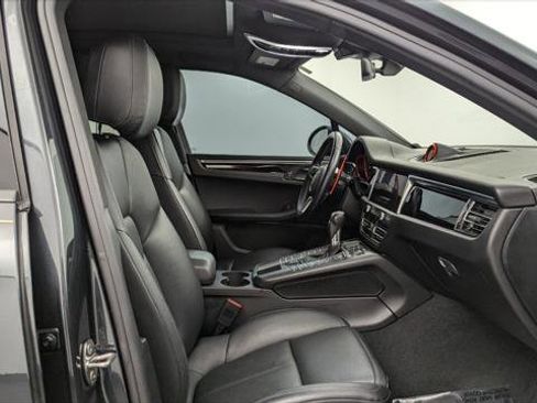Used 2019 Porsche Macan image 21