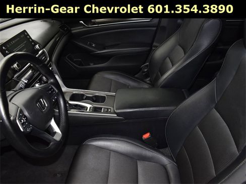 Used 2018 Honda Accord Sport image 7