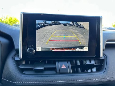 Used 2025 Toyota RAV4 XLE image 21