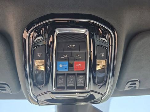 Used 2023 Jeep Grand Wagoneer L Series III image 36