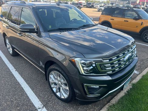 Used 2019 Ford Expedition Limited w/ Equipment Group 302A AWD/4WD image 2