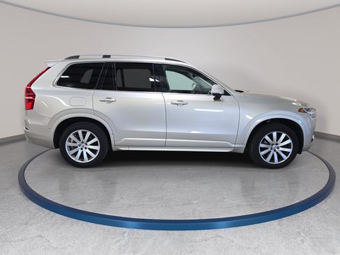 Used 2018 Volvo XC90 T6 Momentum w/ Convenience Package AWD/4WD image 5