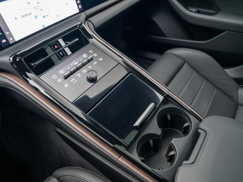 Used 2025 Porsche Panamera 4 image 20