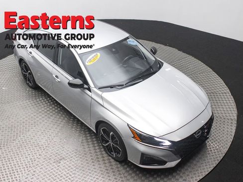 Used 2024 Nissan Altima 2.5 SR image 3