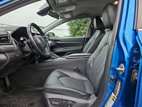 Used 2019 Toyota Camry SE FWD image 14