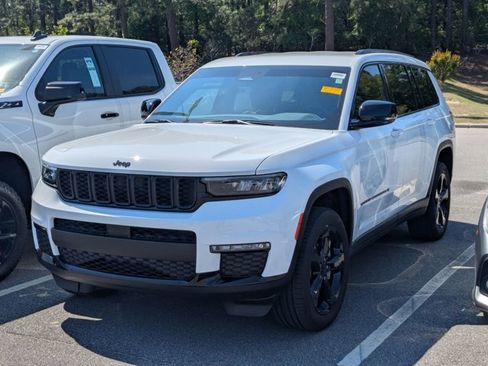 Used 2024 Jeep Grand Cherokee L Limited w/ Black Appearance Package AWD/4WD image 3