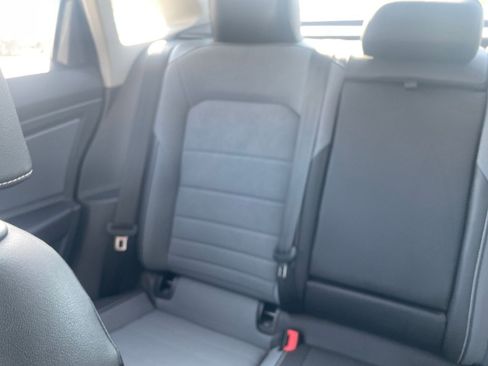 Used 2025 Volkswagen Jetta SE image 40