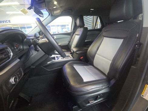Used 2022 Ford Explorer XLT w/ Equipment Group 202A image 27