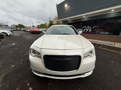 Used 2012 Chrysler 300 image 2