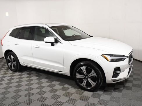 Used 2023 Volvo XC60 T8 Plus image 8