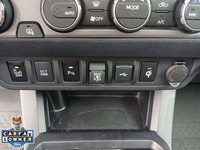 Used 2022 Toyota Tacoma TRD Sport w/ TRD Premium Sport Package AWD/4WD image 32