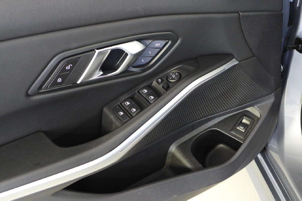 Used 2024 BMW 330i Sedan w/ Convenience Package RWD image 12