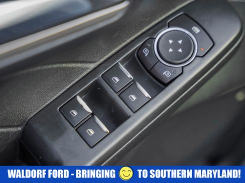 Used 2021 Ford Escape SE w/ SE Sport Appearance Package image 38