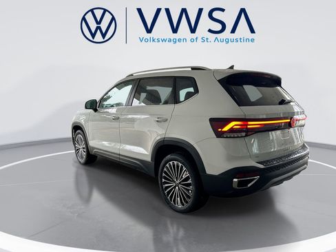 New 2026 Volkswagen Taos SE image 5